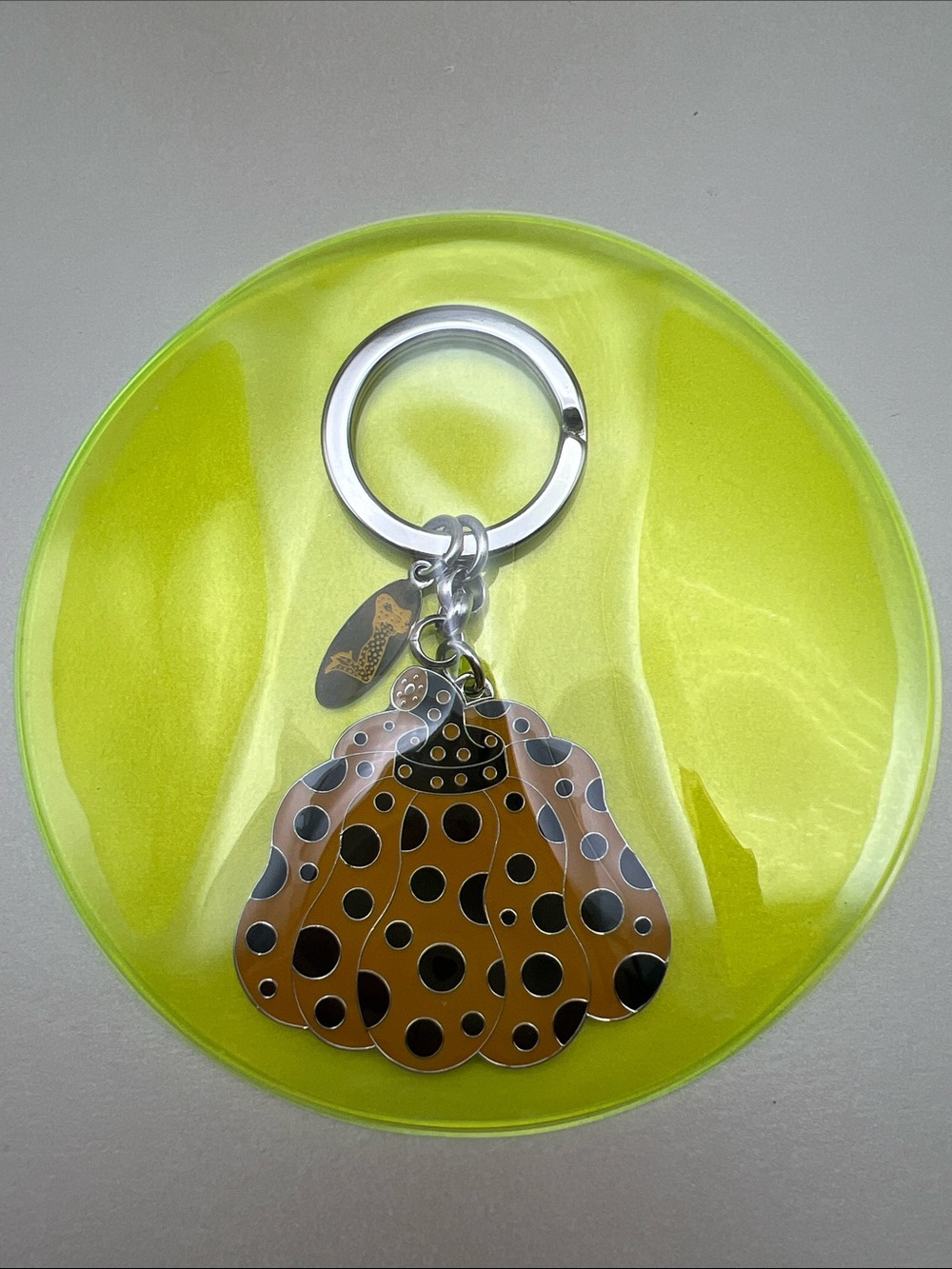 Yayoi Kusama Pumpkin Key Ring Yellow Black Japan Museum NEW SEALED - Picture 3 of 14